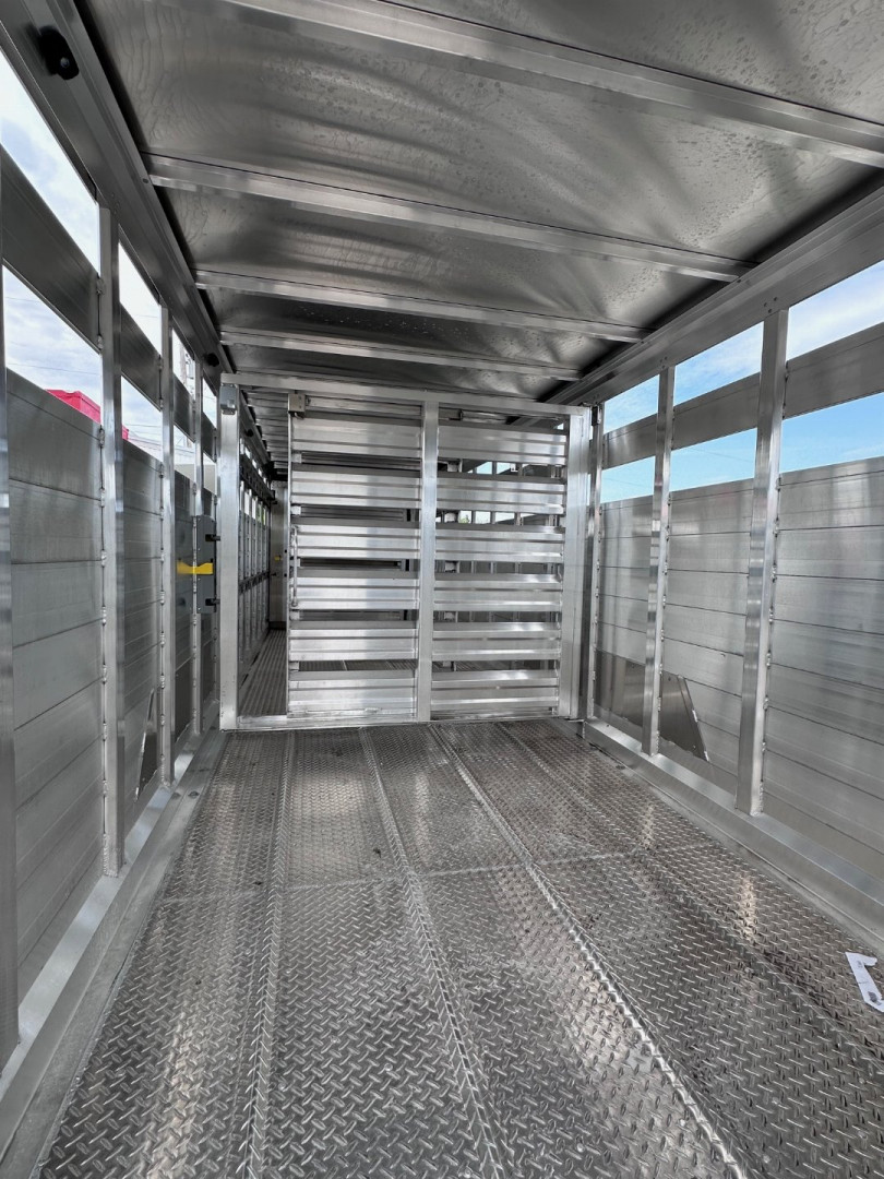 New NEW 2025 EBY MAVERICK 24' Gooseneck Aluminum Stock Trailer w/ Rolling Gate