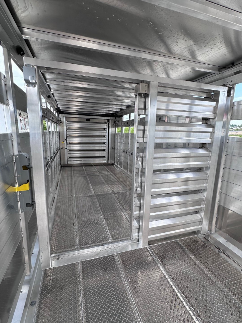 New NEW 2025 EBY MAVERICK 24' Gooseneck Aluminum Stock Trailer w/ Rolling Gate