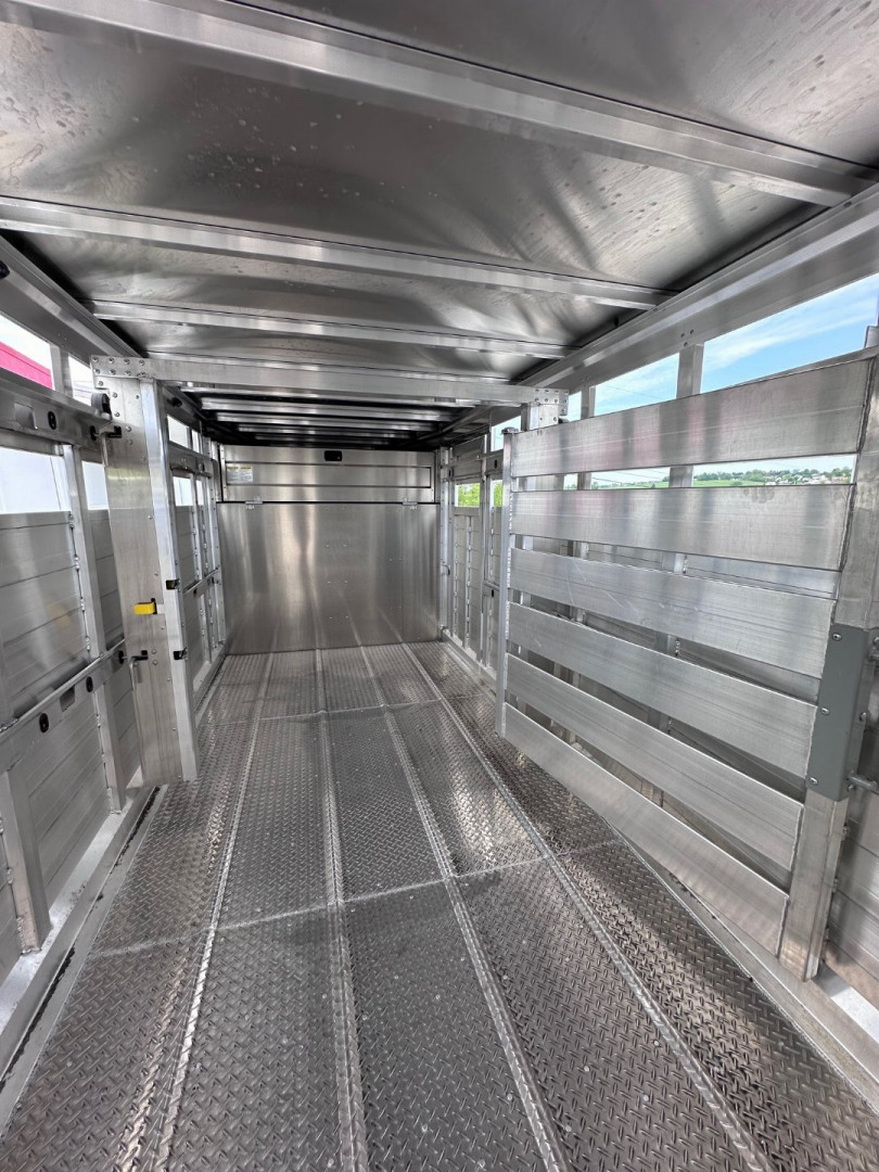New NEW 2025 EBY MAVERICK 24' Gooseneck Aluminum Stock Trailer w/ Rolling Gate