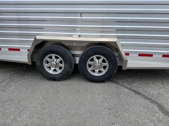 New NEW 2025 EBY MAVERICK 24' Gooseneck Aluminum Stock Trailer w/ Rolling Gate