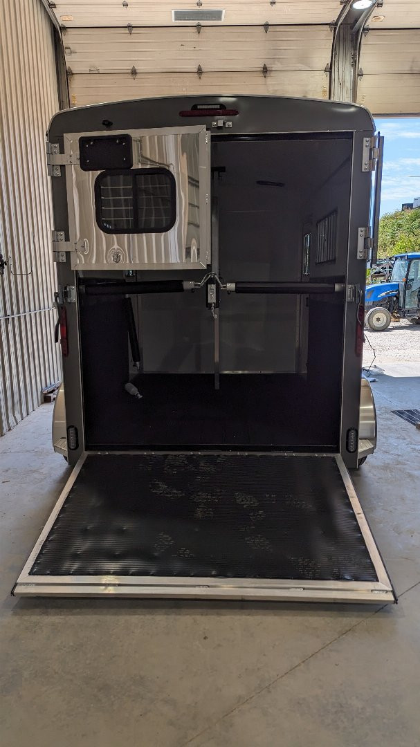 New 2024 Homesteader Stallion (2) Horse V-Nose Straight Load Horse Trailer w/ Ramp
