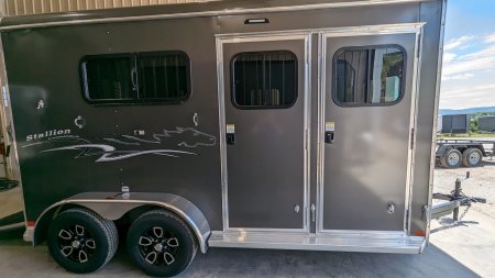 New 2024 Homesteader Stallion (2) Horse V-Nose Straight Load Horse Trailer w/ Ramp