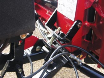New Hiniker 9.5' Torsion Trip Poly V-Plow w/ Curb Guards, Wear Plates & LED Lights