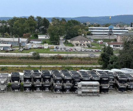 New SALTDOGG (SHPE0750) .75 Cu Yd POLY ELECTRIC SALT SPREADER (1 LEFT!!!)