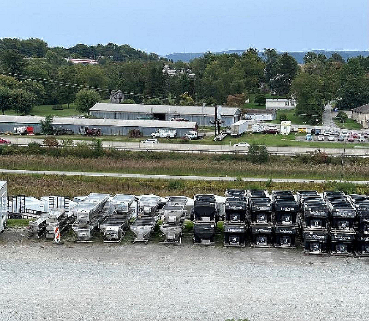 New SALTDOGG (1400050SS) 2.0 Cu Yd (8') Stainless Steel GAS Salt Spreader