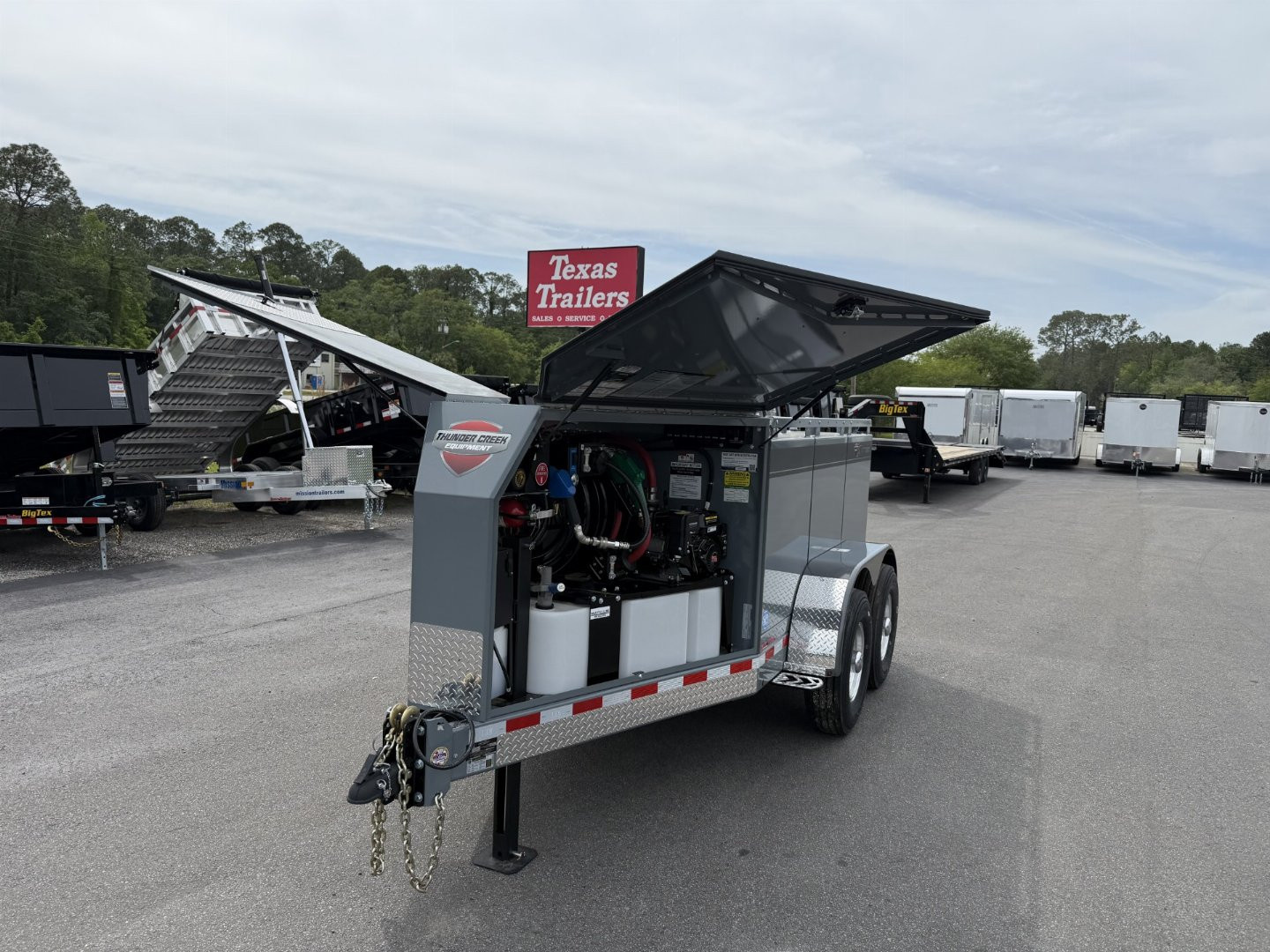 New MTT690 Thunder Creek Equipment 690 Gallon Fuel Trailer "No Hazmat Required"
