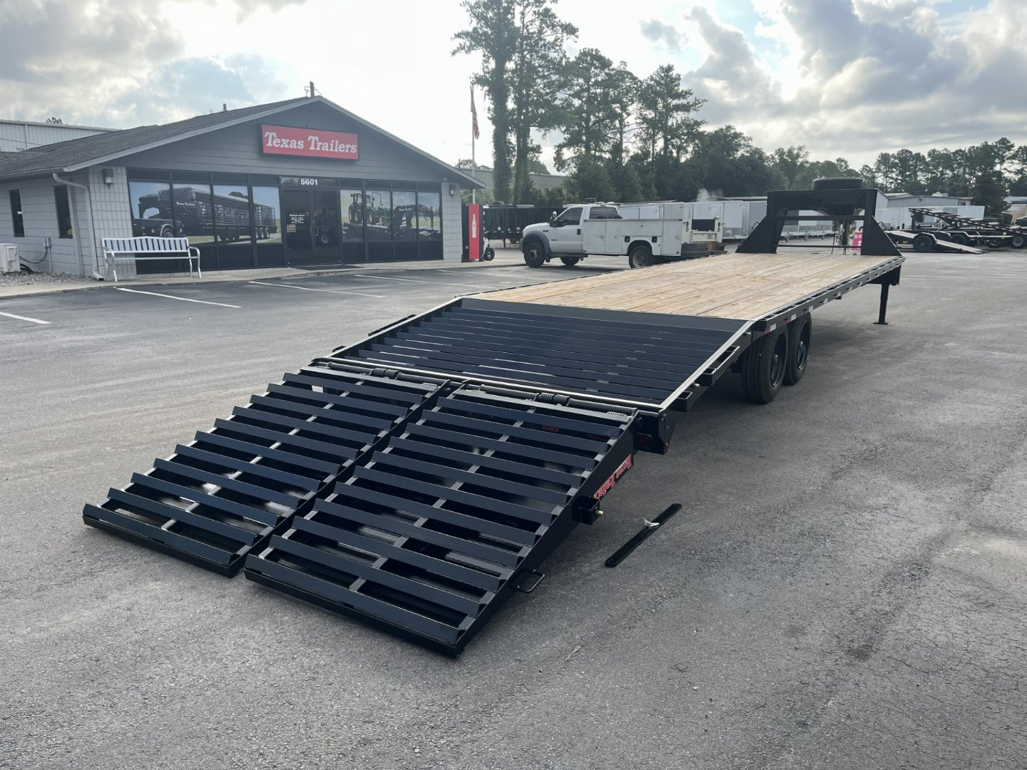 New FB3516G Texas Trailers 8'6" x 35' Gooseneck Flatbed Trailer
