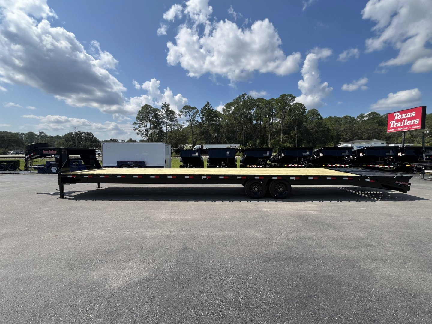 New FB4016G TEXAS TRAILERS 8.5' X 40' Gooseneck Flatbed Trailer