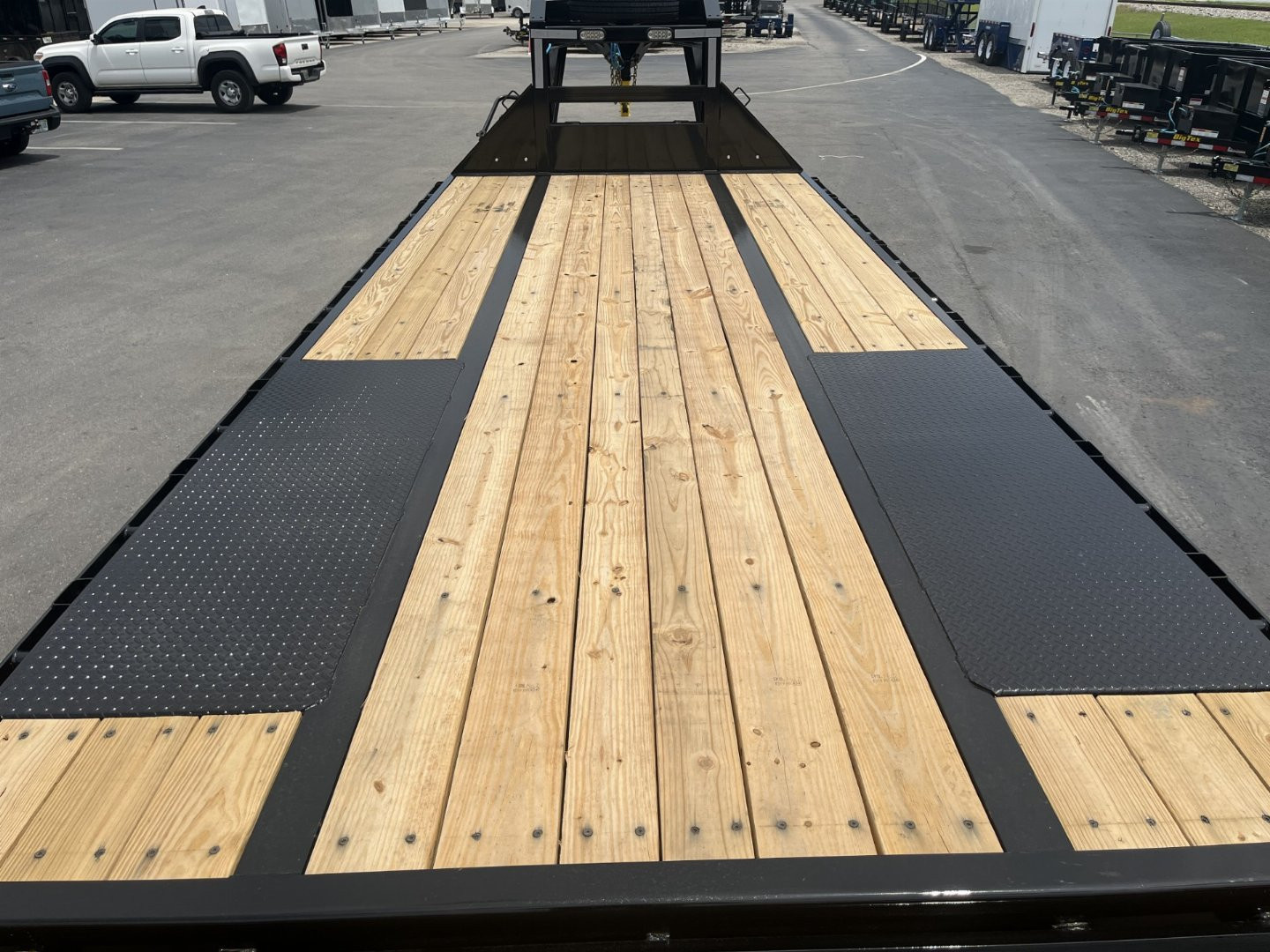New 25GN-30D5A-MRBK BIG TEX 8.5' X 30' FLATBED TRAILER W/ UPGRADED TIRES
