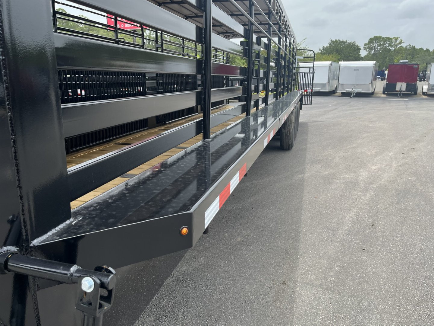 New ST3221G TEXAS TRAILERS 32' GOOSENECK STOCK TRAILER W/ TRIPLE AXLES