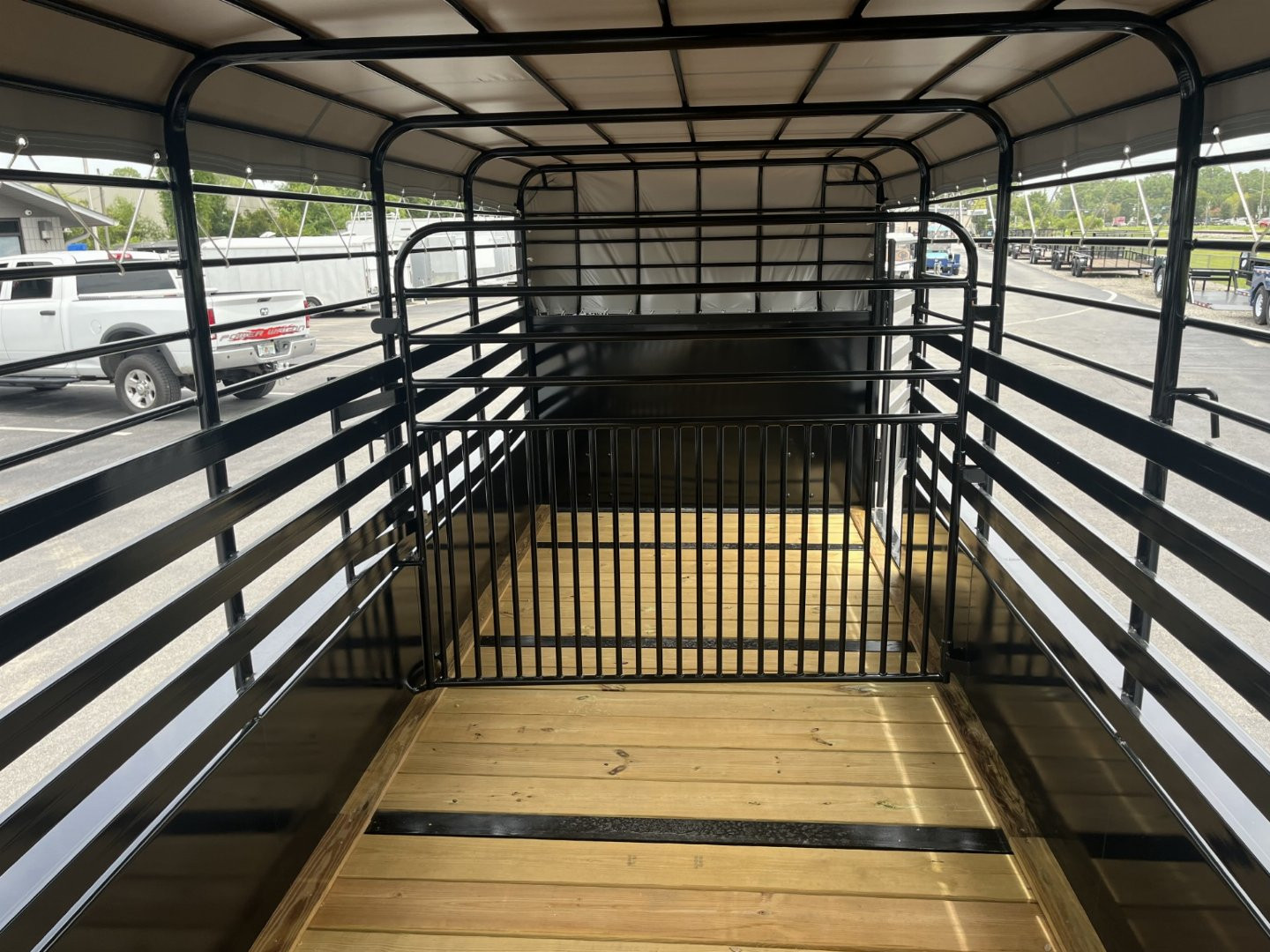 New ST3221G TEXAS TRAILERS 32' GOOSENECK STOCK TRAILER W/ TRIPLE AXLES