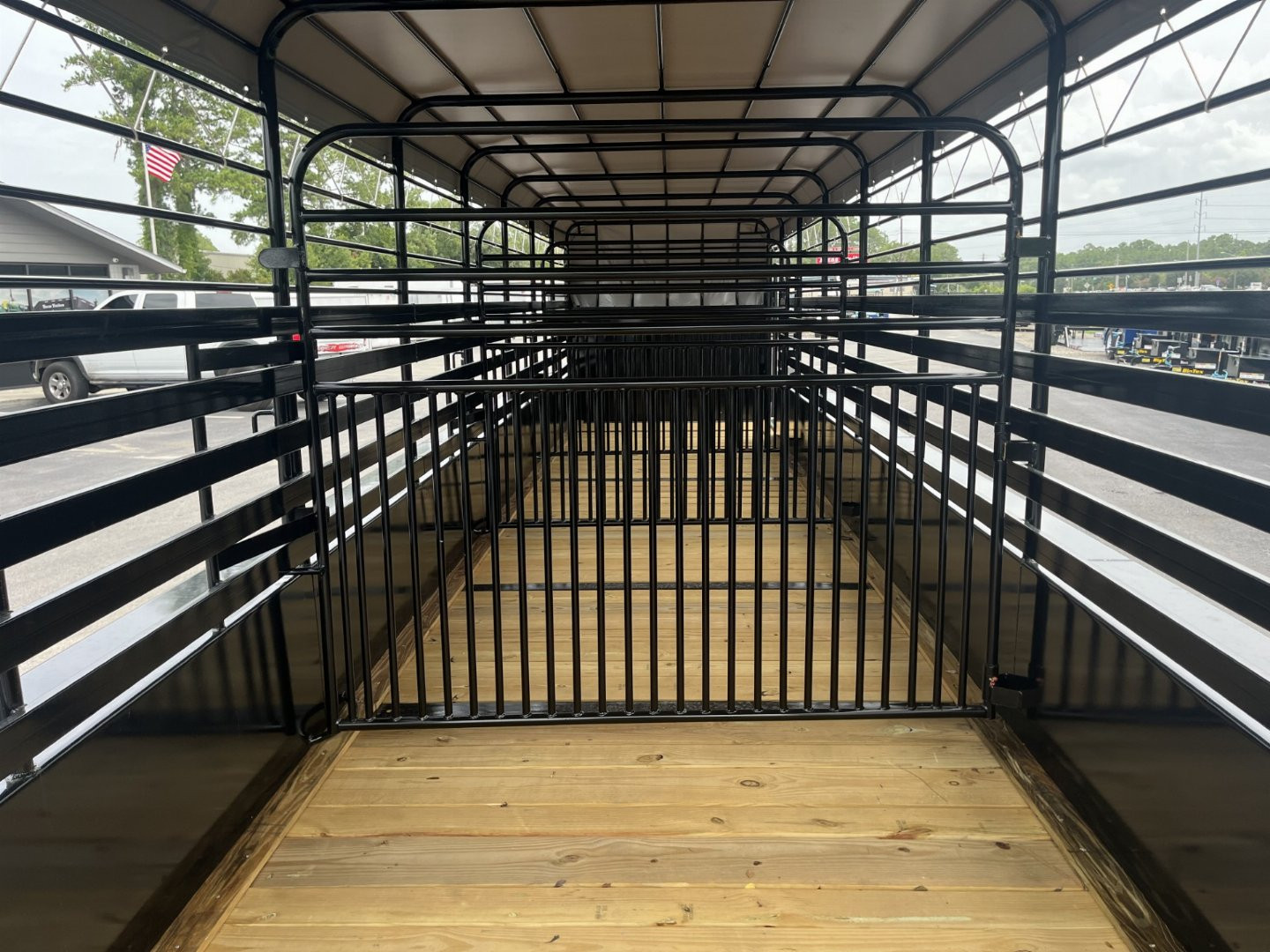 New ST3221G TEXAS TRAILERS 32' GOOSENECK STOCK TRAILER W/ TRIPLE AXLES