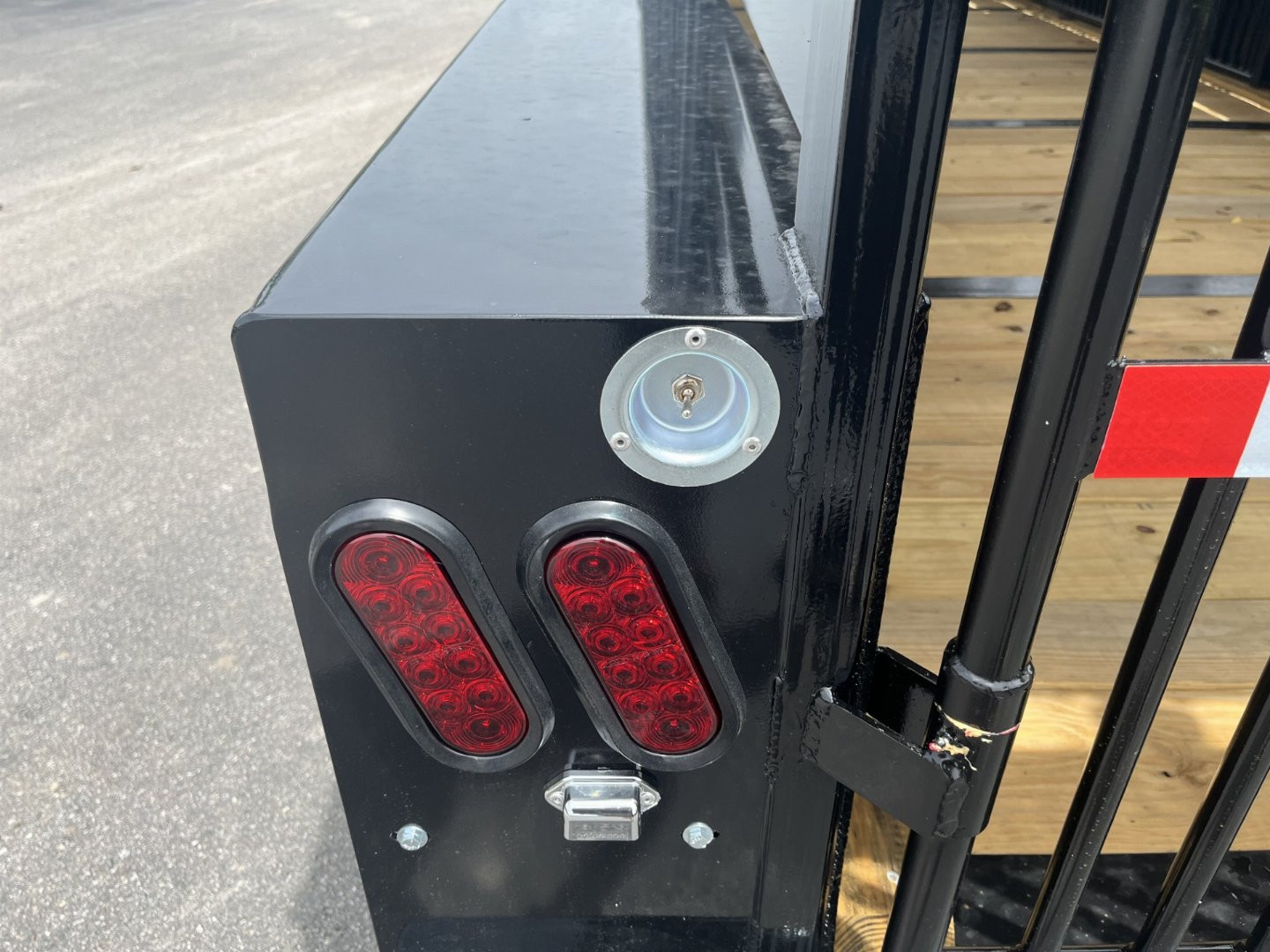 New ST3221G TEXAS TRAILERS 32' GOOSENECK STOCK TRAILER W/ TRIPLE AXLES