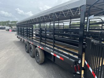 New ST3221G TEXAS TRAILERS 32' GOOSENECK STOCK TRAILER W/ TRIPLE AXLES
