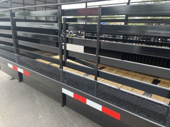 New ST3221G TEXAS TRAILERS 32' GOOSENECK STOCK TRAILER W/ TRIPLE AXLES