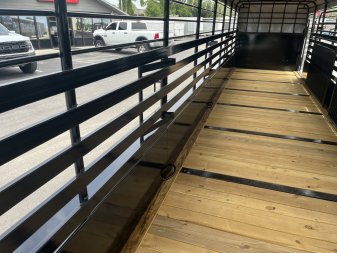New ST3221G TEXAS TRAILERS 32' GOOSENECK STOCK TRAILER W/ TRIPLE AXLES