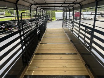 New ST3221G TEXAS TRAILERS 32' GOOSENECK STOCK TRAILER W/ TRIPLE AXLES
