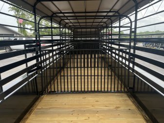 New ST3221G TEXAS TRAILERS 32' GOOSENECK STOCK TRAILER W/ TRIPLE AXLES