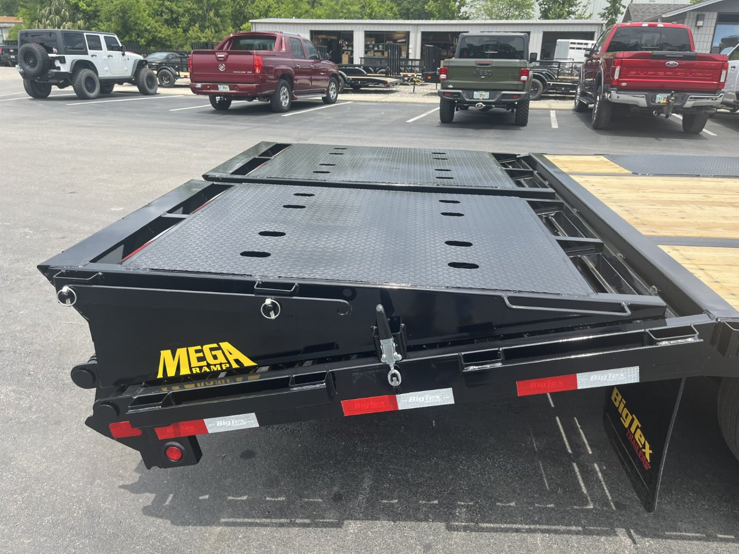 New 25GN-25D5A-MRBK BIG TEX 8.5' X 25' FLATBED TRAILER W/ UPGRADED TIRES