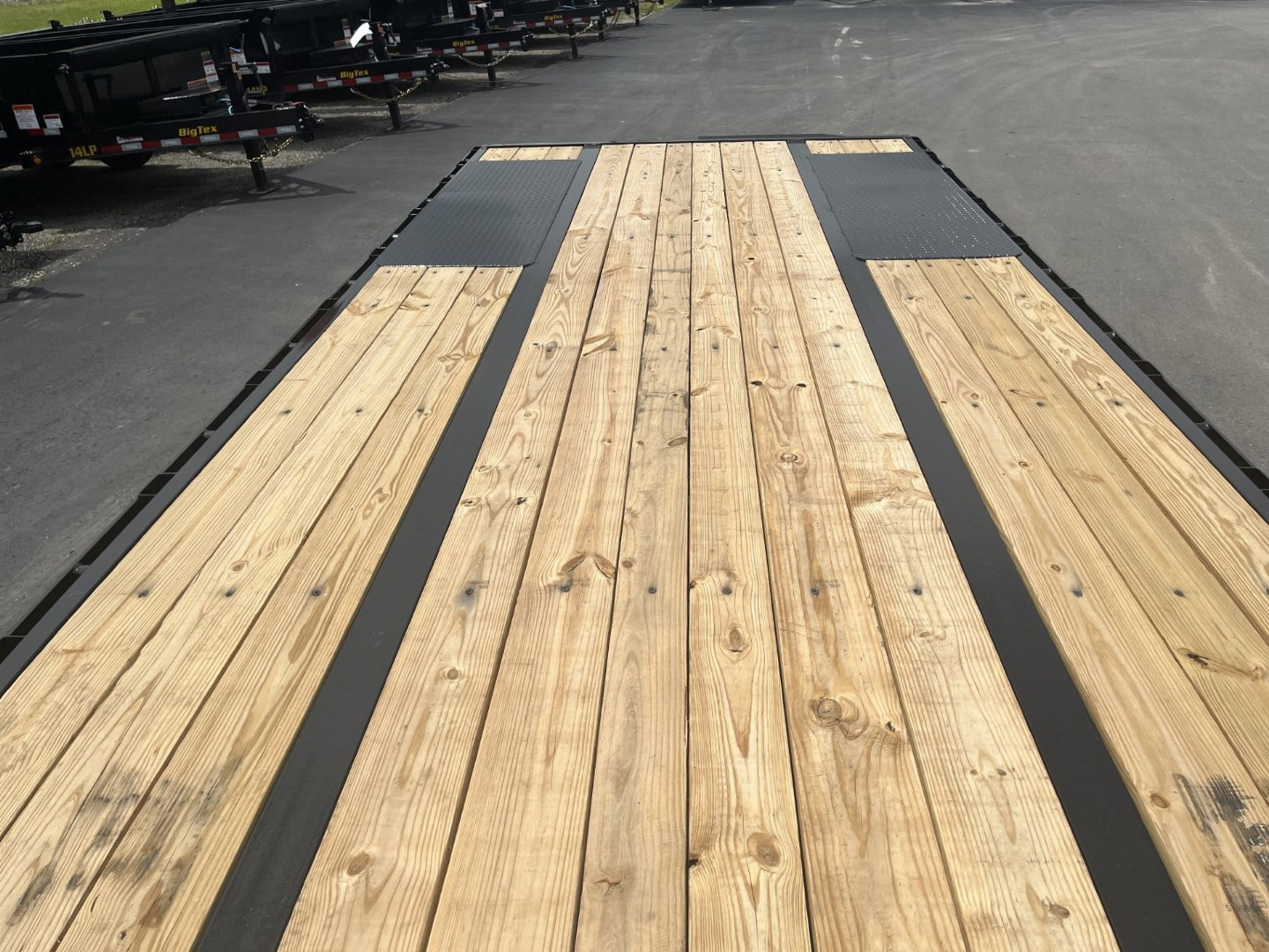 New 25GN-25D5A-MRBK BIG TEX 8.5' X 25' FLATBED TRAILER W/ UPGRADED TIRES