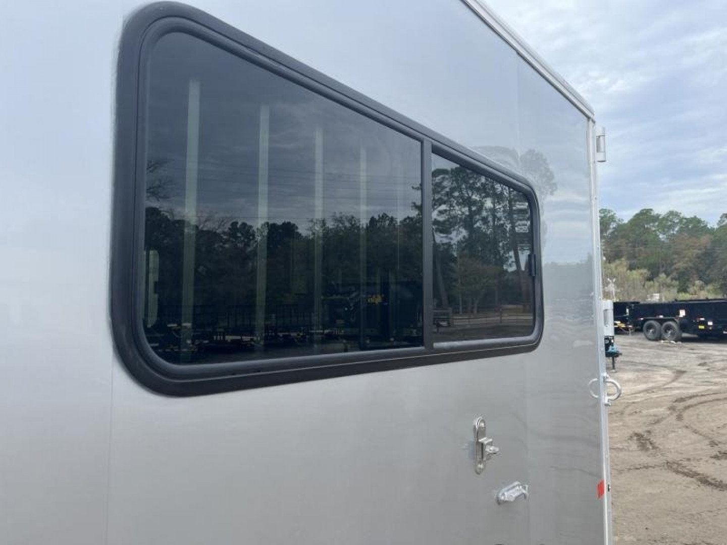 New AMB67TACK FRONTIER 6'8" X 14'8" STRAIGHT LOAD / TWO HORSE TRAILER
