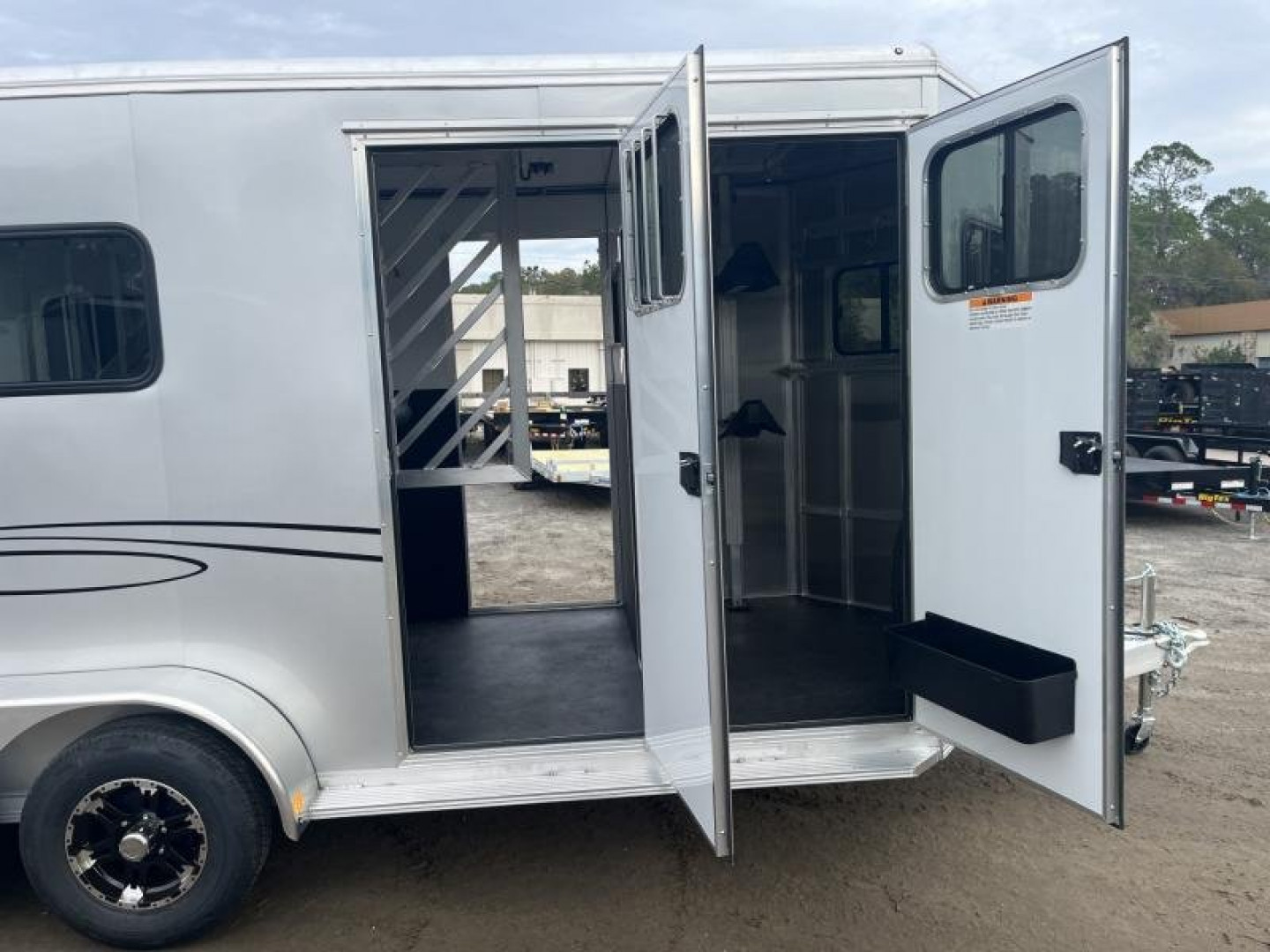 New AMB67TACK FRONTIER 6'8" X 14'8" STRAIGHT LOAD / TWO HORSE TRAILER