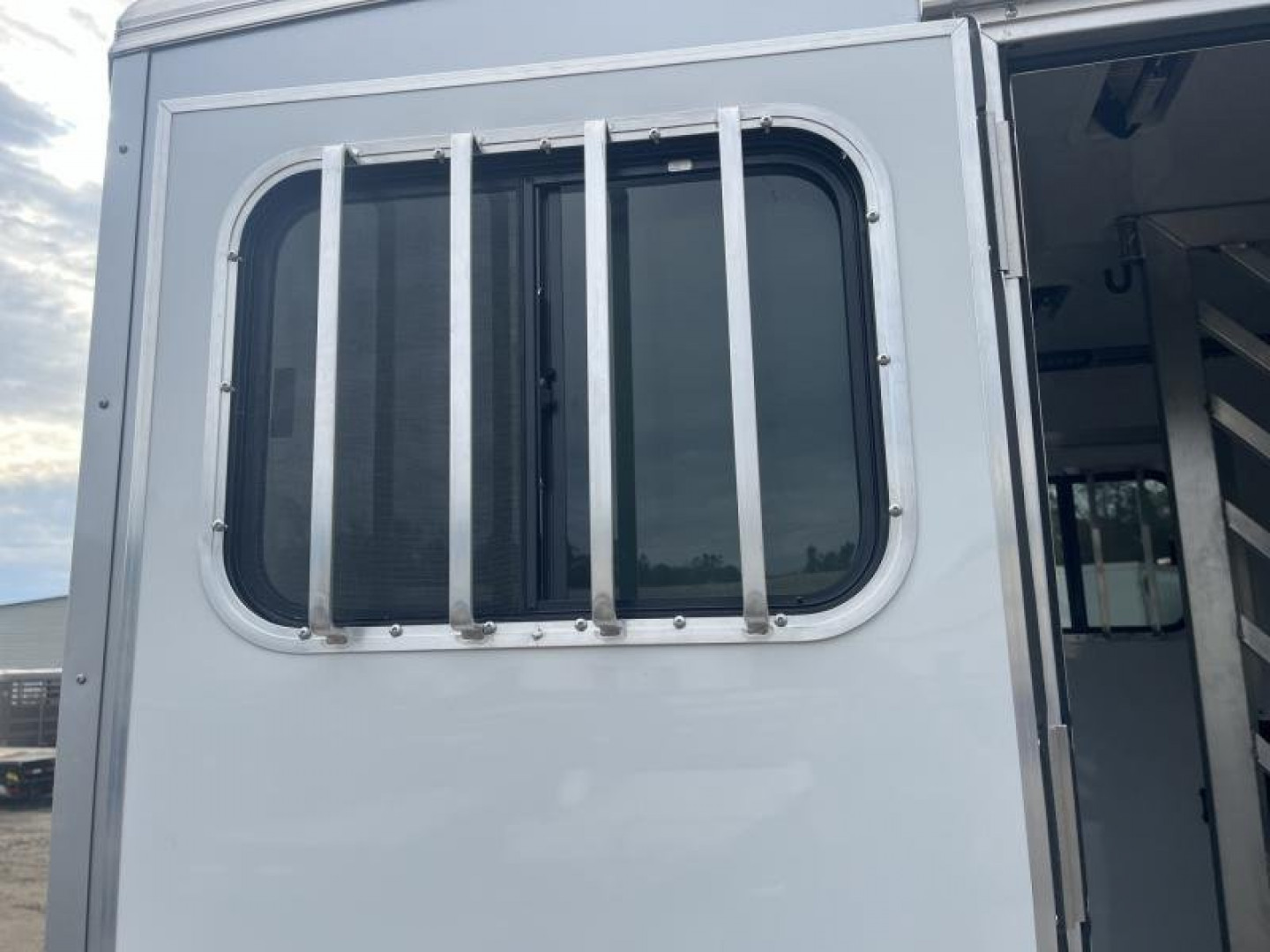 New AMB67TACK FRONTIER 6'8" X 14'8" STRAIGHT LOAD / TWO HORSE TRAILER