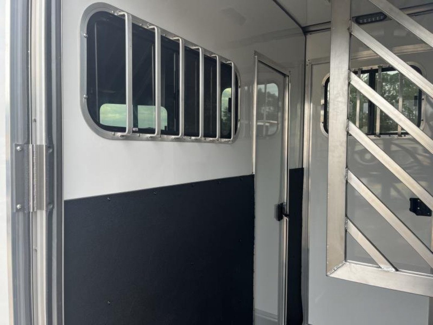 New AMB67TACK FRONTIER 6'8" X 14'8" STRAIGHT LOAD / TWO HORSE TRAILER