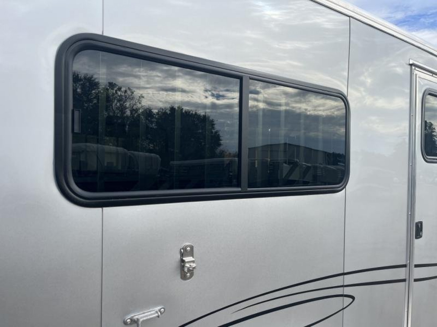 New AMB67TACK FRONTIER 6'8" X 14'8" STRAIGHT LOAD / TWO HORSE TRAILER