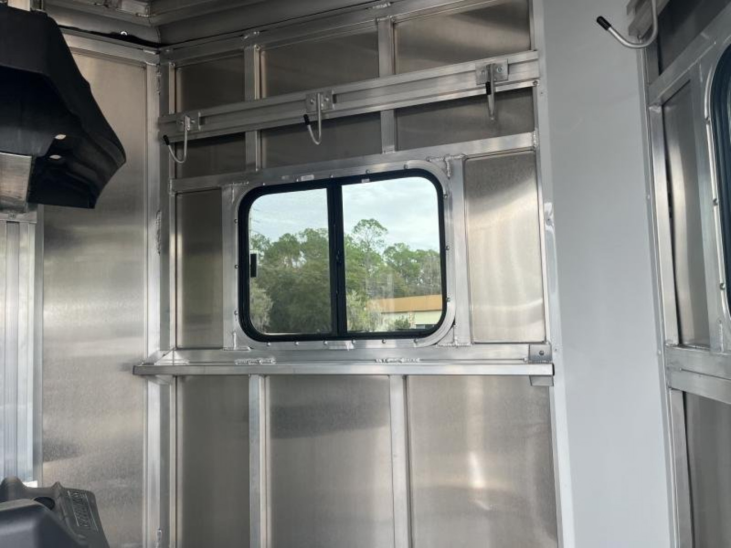 New AMB67TACK FRONTIER 6'8" X 14'8" STRAIGHT LOAD / TWO HORSE TRAILER