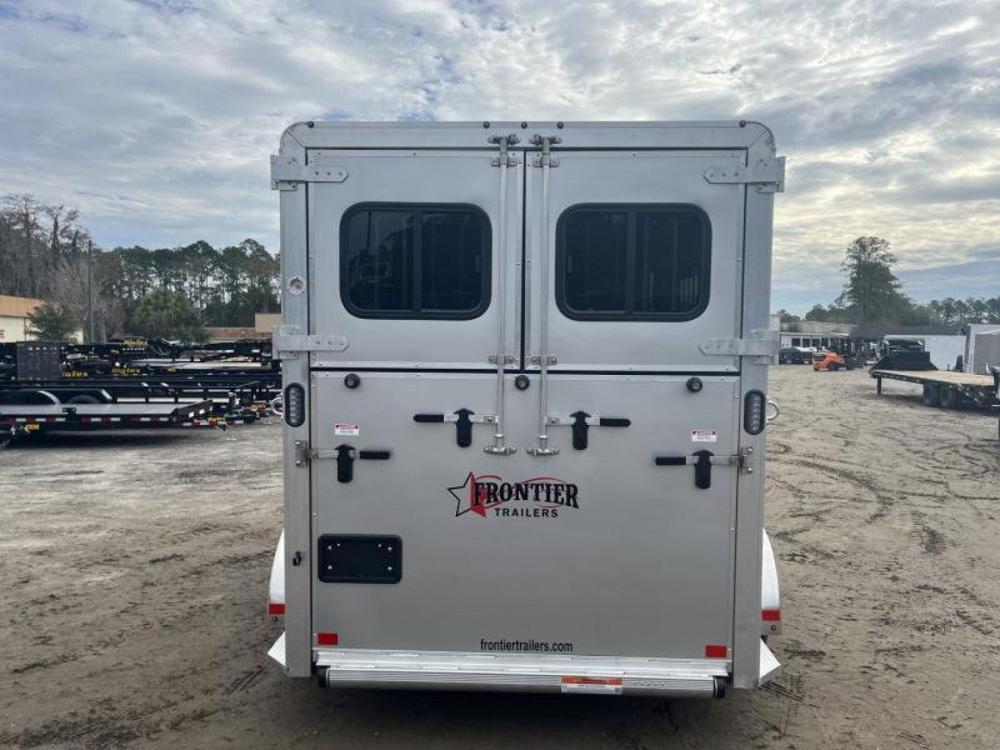 New AMB67TACK FRONTIER 6'8" X 14'8" STRAIGHT LOAD / TWO HORSE TRAILER