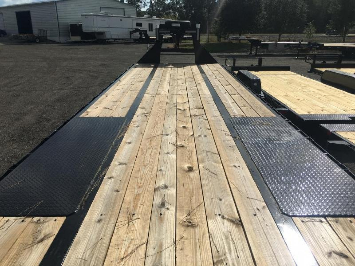 New 25GN-33D5A-MRBK BIG TEX 8.5' X 33' FLATBED TRAILER
