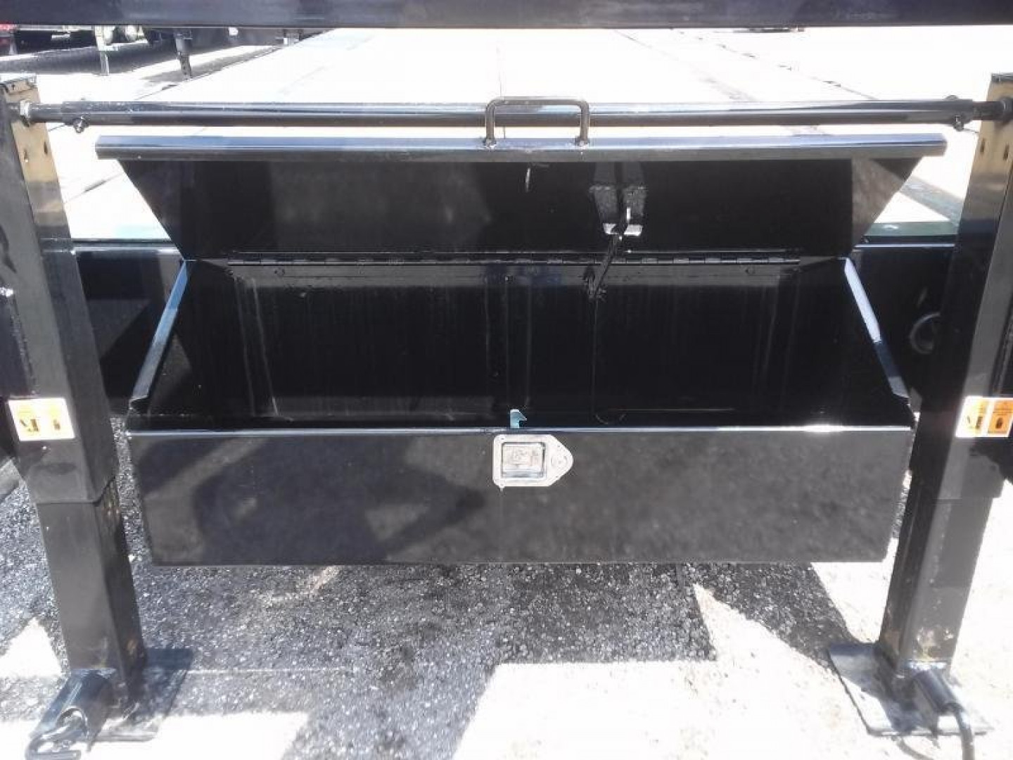New 16GN-30D5A-MRBK BIG TEX 8.5' X 30' GOOSENECK FLAT BED W/ MEGA RAMPS & FREE SPARE TIRE *NON-CDL*