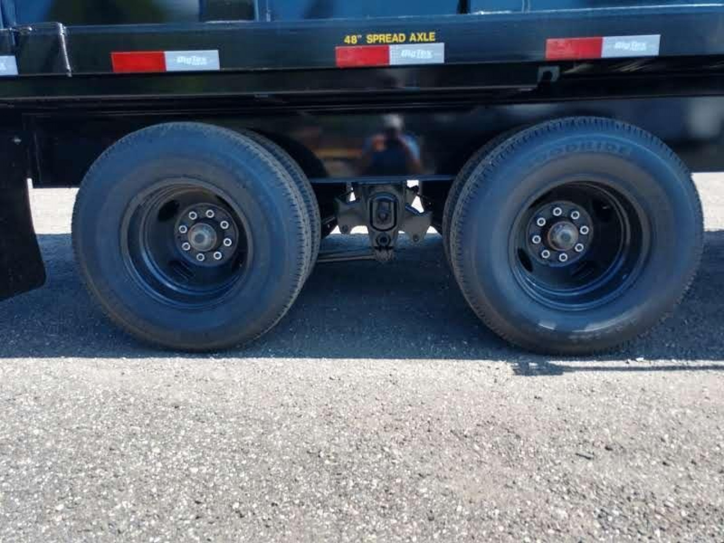 New 25DU-20BK8SIR BIG TEX 8' X 20' DUAL TANDEM GOOSENECK DUMP TRAILER W/ ROLLER ARM TARP ASSEMBLY