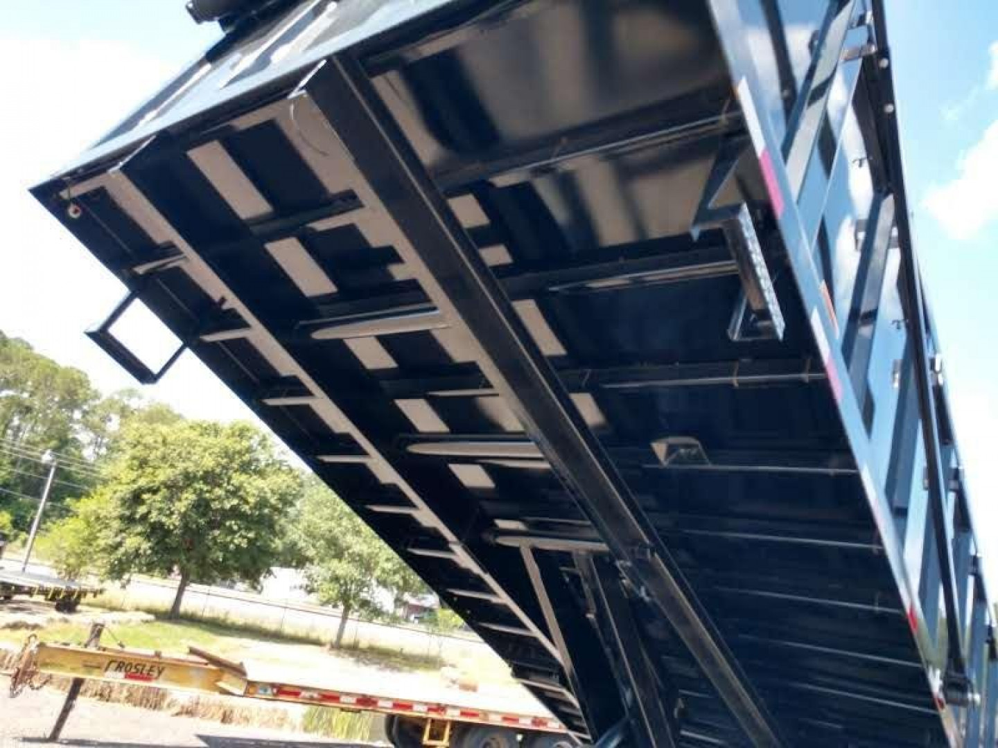 New 25DU-20BK8SIR BIG TEX 8' X 20' DUAL TANDEM GOOSENECK DUMP TRAILER W/ ROLLER ARM TARP ASSEMBLY