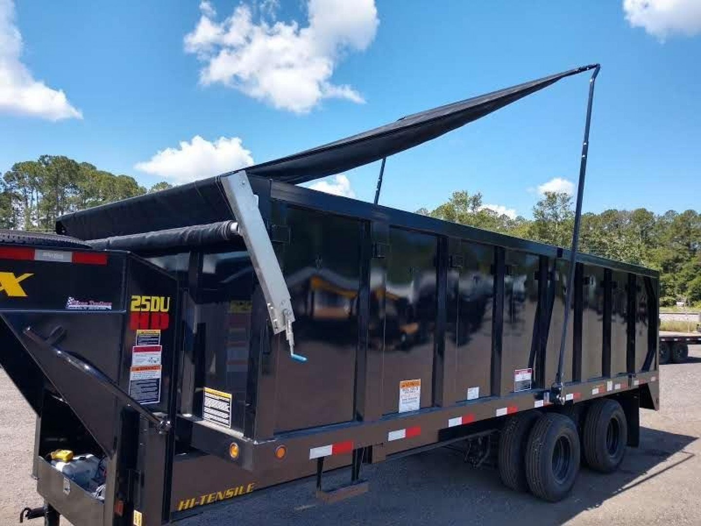 New 25DU-20BK8SIR BIG TEX 8' X 20' DUAL TANDEM GOOSENECK DUMP TRAILER W/ ROLLER ARM TARP ASSEMBLY