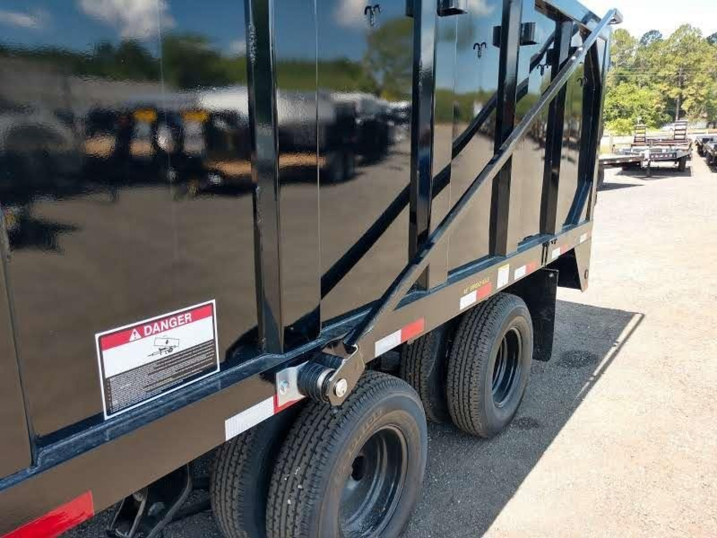 New 25DU-20BK8SIR BIG TEX 8' X 20' DUAL TANDEM GOOSENECK DUMP TRAILER W/ ROLLER ARM TARP ASSEMBLY