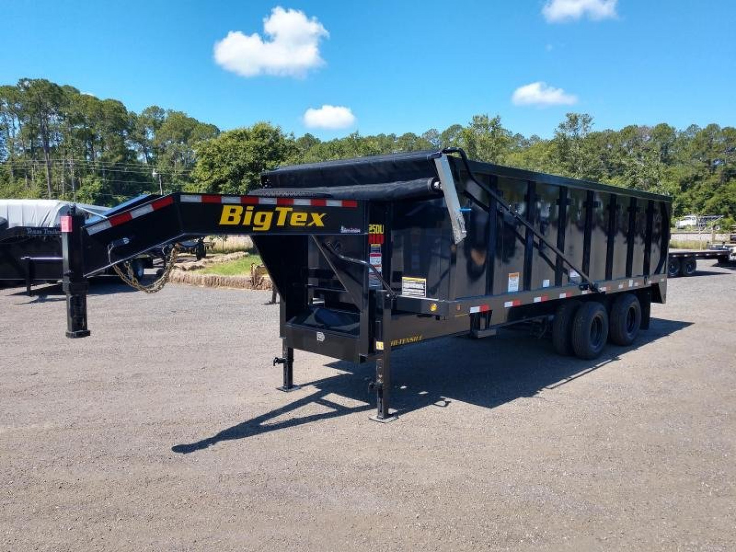 New 25DU-20BK8SIR BIG TEX 8' X 20' DUAL TANDEM GOOSENECK DUMP TRAILER W/ ROLLER ARM TARP ASSEMBLY