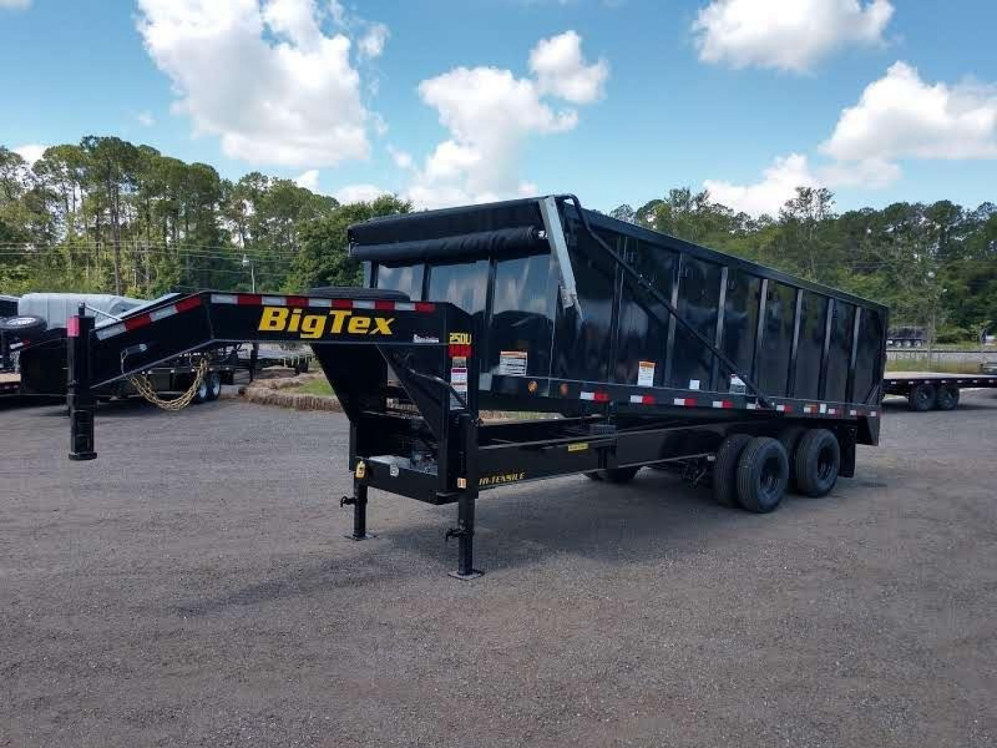 New 25DU-20BK8SIR BIG TEX 8' X 20' DUAL TANDEM GOOSENECK DUMP TRAILER W/ ROLLER ARM TARP ASSEMBLY
