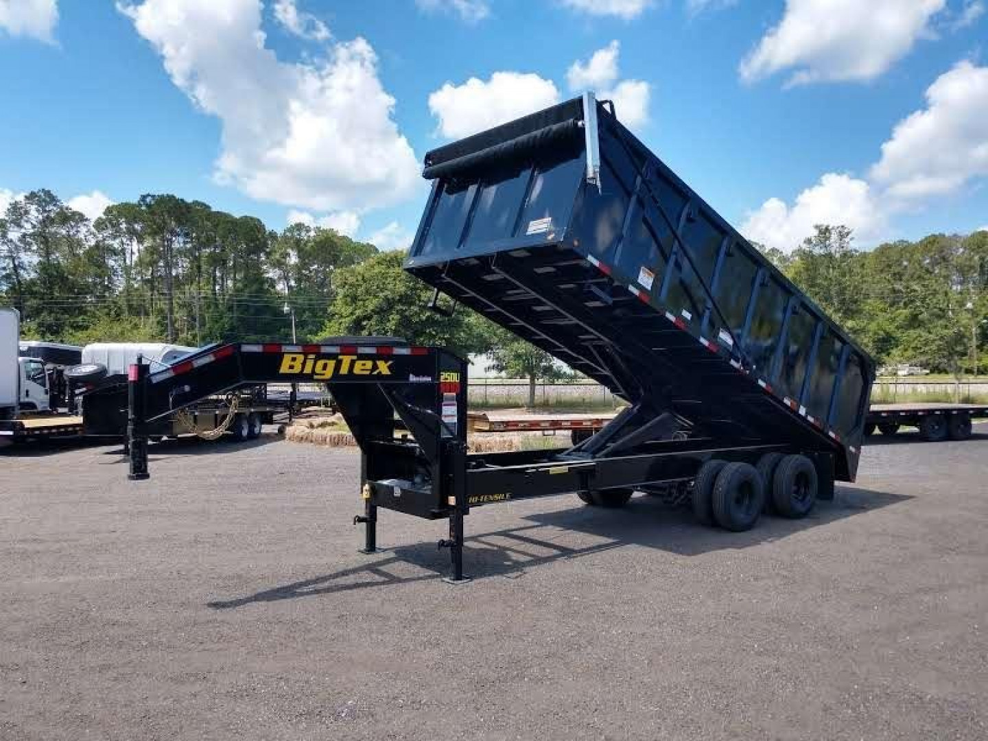 New 25DU-20BK8SIR BIG TEX 8' X 20' DUAL TANDEM GOOSENECK DUMP TRAILER W/ ROLLER ARM TARP ASSEMBLY