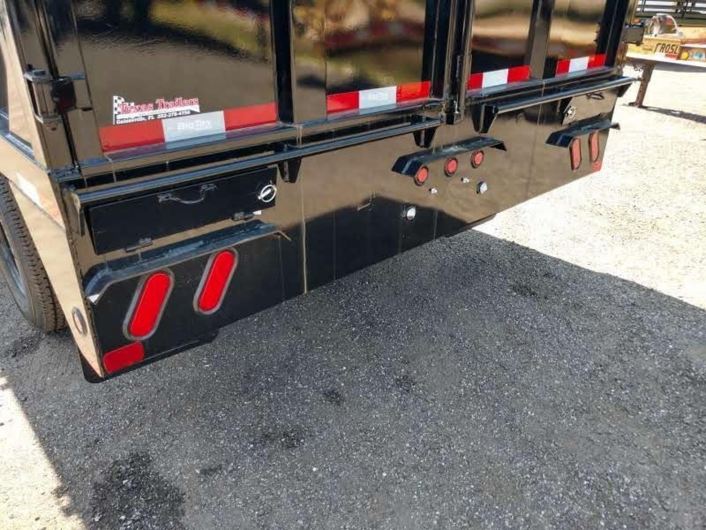 New 25DU-20BK8SIR BIG TEX 8' X 20' DUAL TANDEM GOOSENECK DUMP TRAILER W/ ROLLER ARM TARP ASSEMBLY