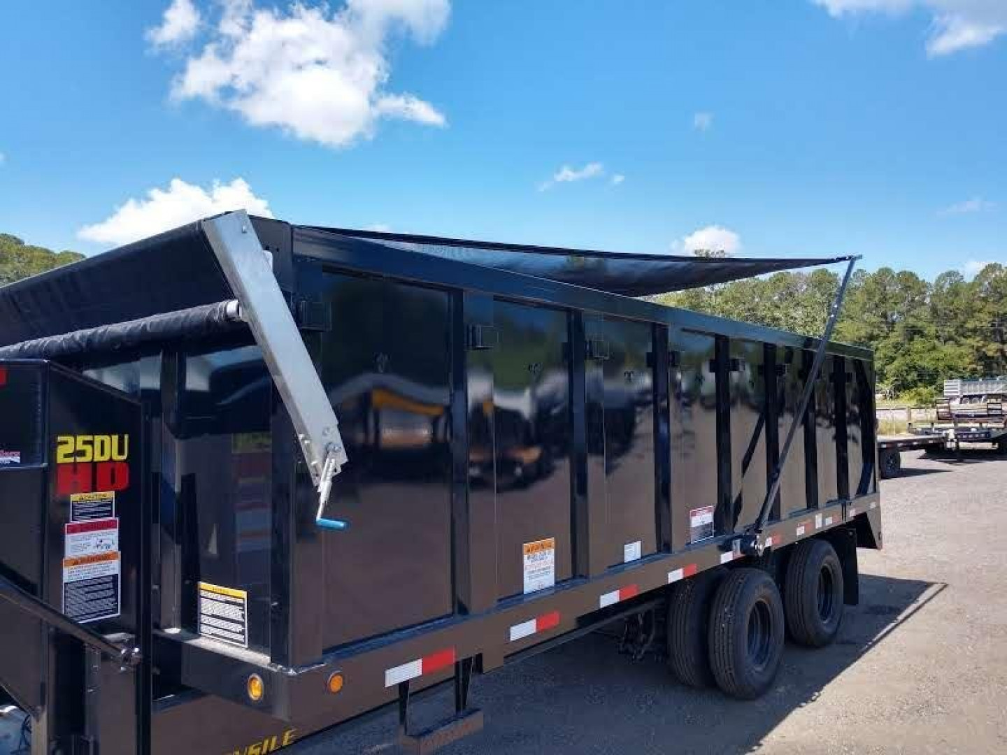 New 25DU-20BK8SIR BIG TEX 8' X 20' DUAL TANDEM GOOSENECK DUMP TRAILER W/ ROLLER ARM TARP ASSEMBLY