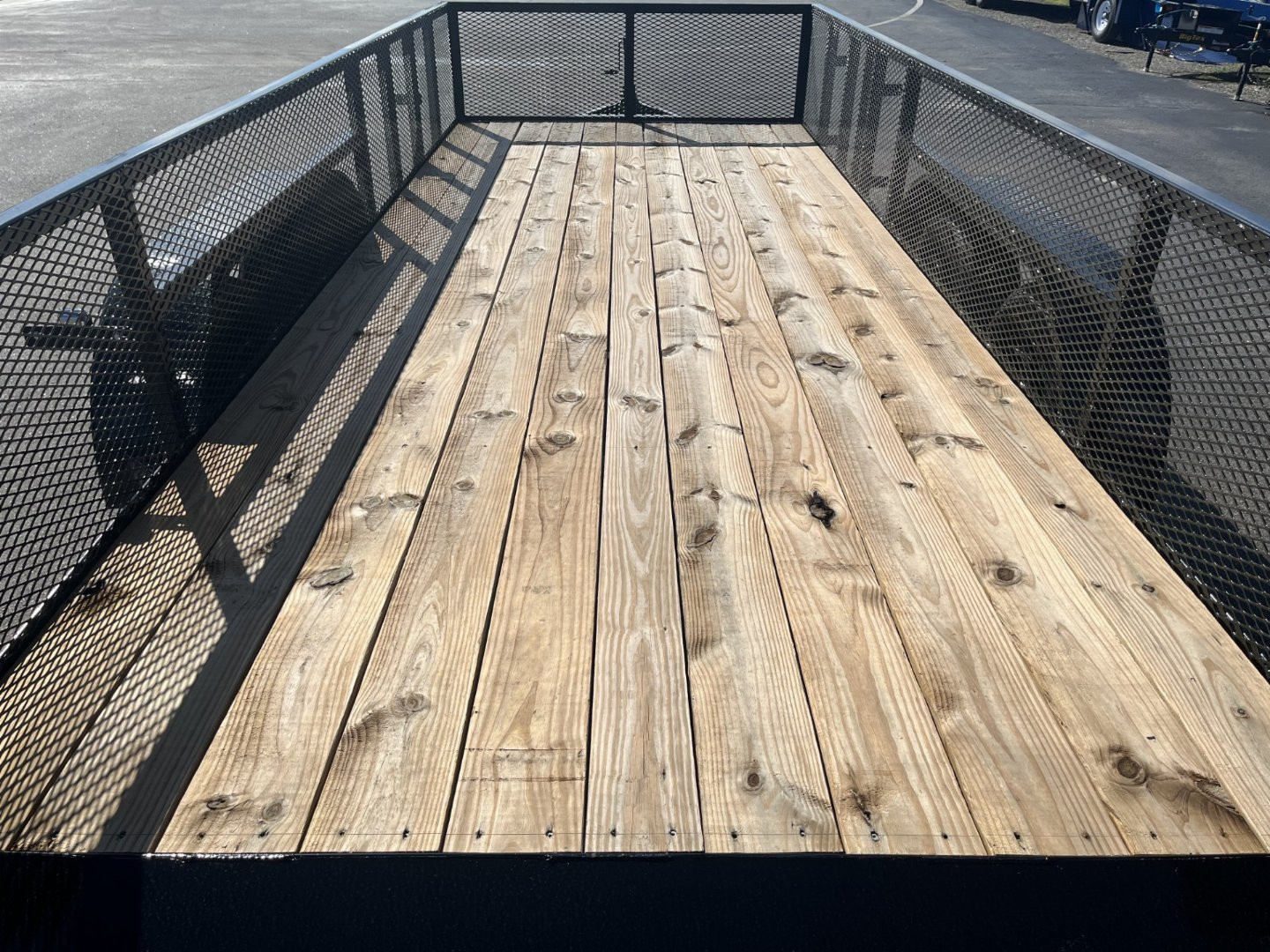 New LM61810 TEXAS TRAILERS 6'10" X 18' LAWN MAINTENANCE TRAILER