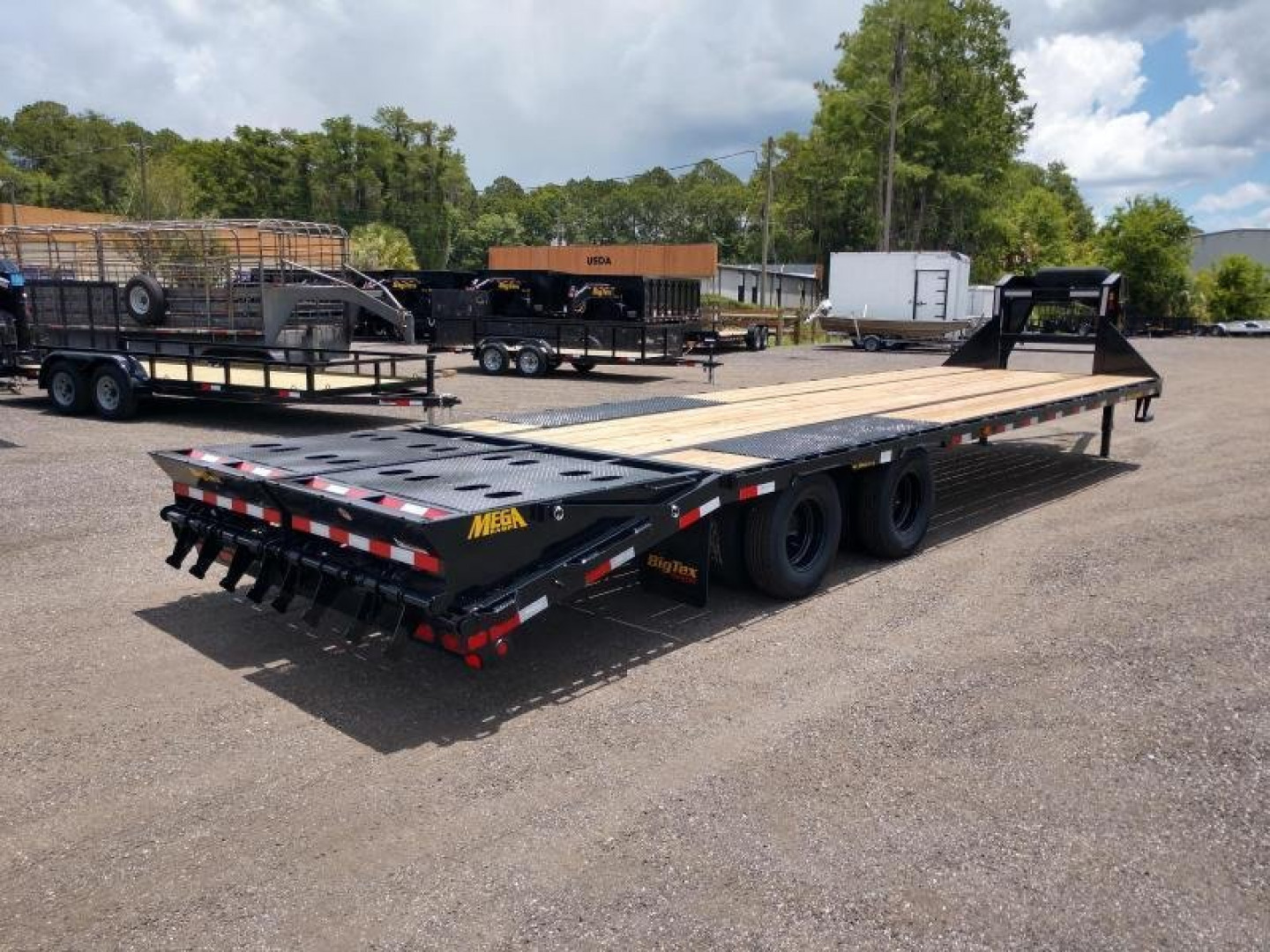 New 22GN-25D5A-MRBK BIG TEX 8.5' X 25' GOOSENECK DUAL TANDEM FLAT BED W/ MEGA RAMPS & FREE SPARE TIRE