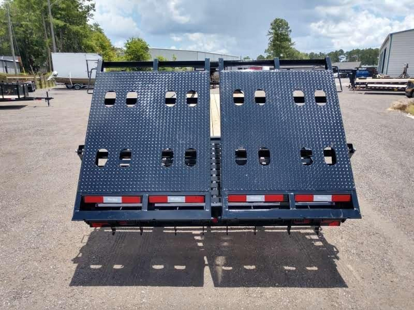 New 22GN-25D5A-MRBK BIG TEX 8.5' X 25' GOOSENECK DUAL TANDEM FLAT BED W/ MEGA RAMPS & FREE SPARE TIRE