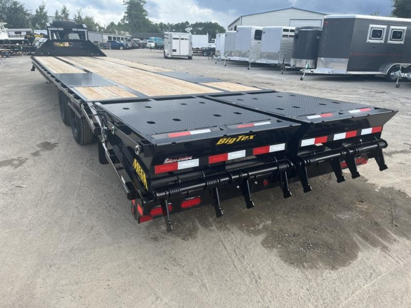 New 22GN-35D5A-MRBK BIG TEX 8.5' X 35' GOOSENECK DUAL TANDEM FLAT BED W/ MEGA RAMPS & FREE SPARE TIRE
