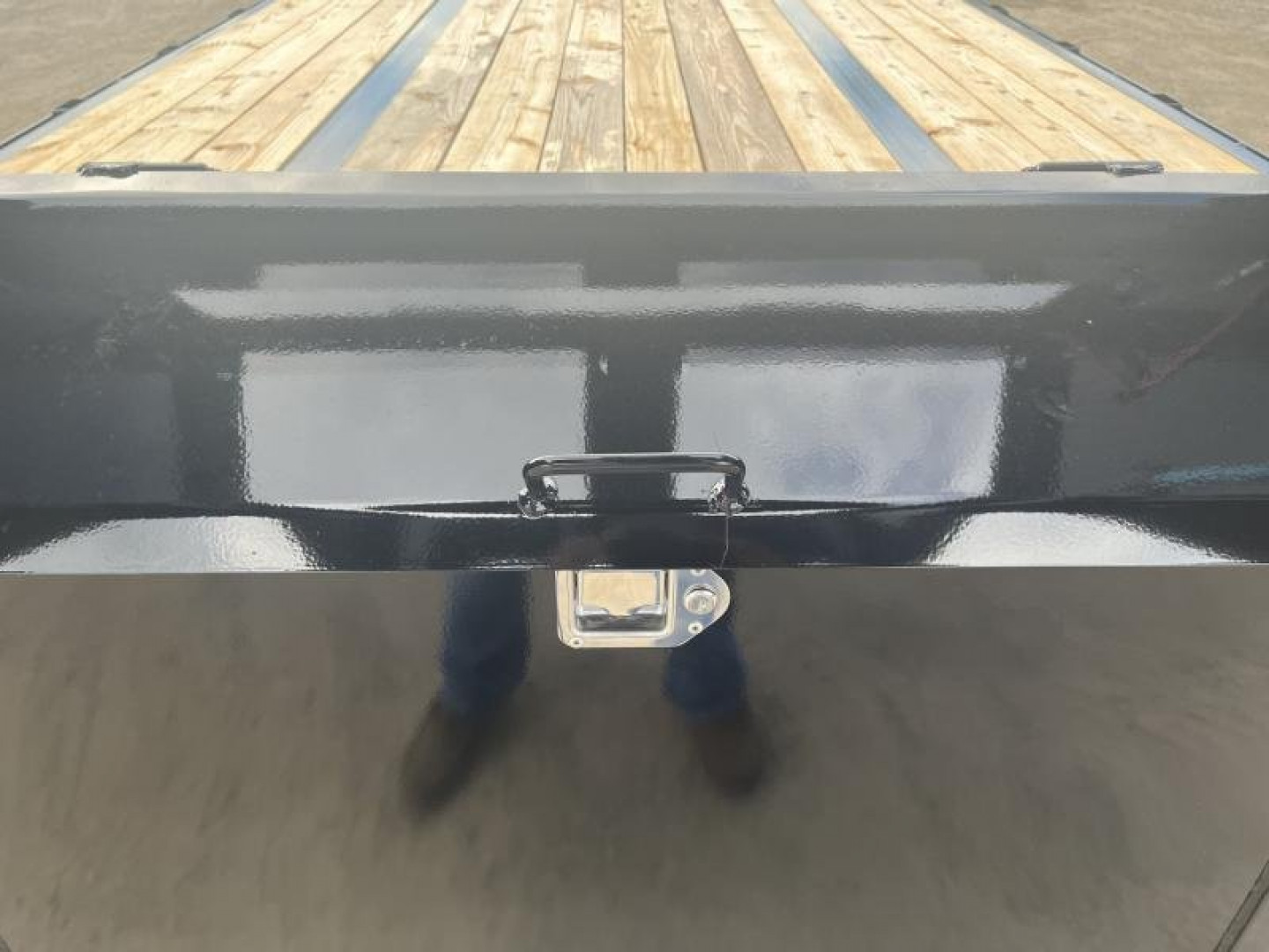 New 22GN-35D5A-MRBK BIG TEX 8.5' X 35' GOOSENECK DUAL TANDEM FLAT BED W/ MEGA RAMPS & FREE SPARE TIRE