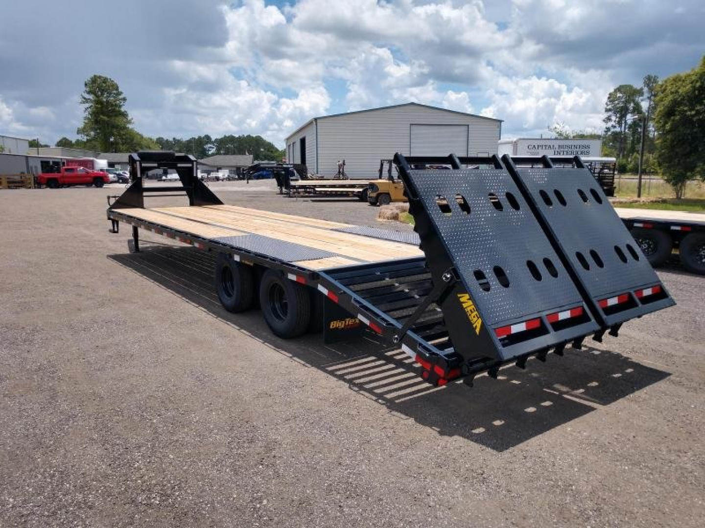 New 22GN-30D5A-MRBK BIG TEX 8.5' X 30' GOOSENECK DUAL TANDEM FLAT BED W/ MEGA RAMPS ; FREE SPARE TIRE