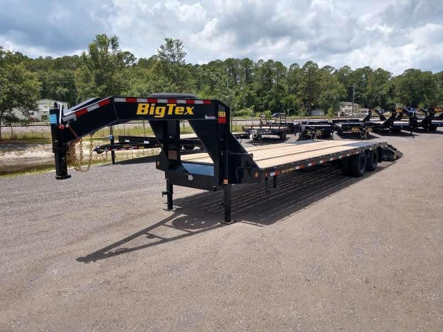New 22GN-30D5A-MRBK BIG TEX 8.5' X 30' GOOSENECK DUAL TANDEM FLAT BED W/ MEGA RAMPS ; FREE SPARE TIRE