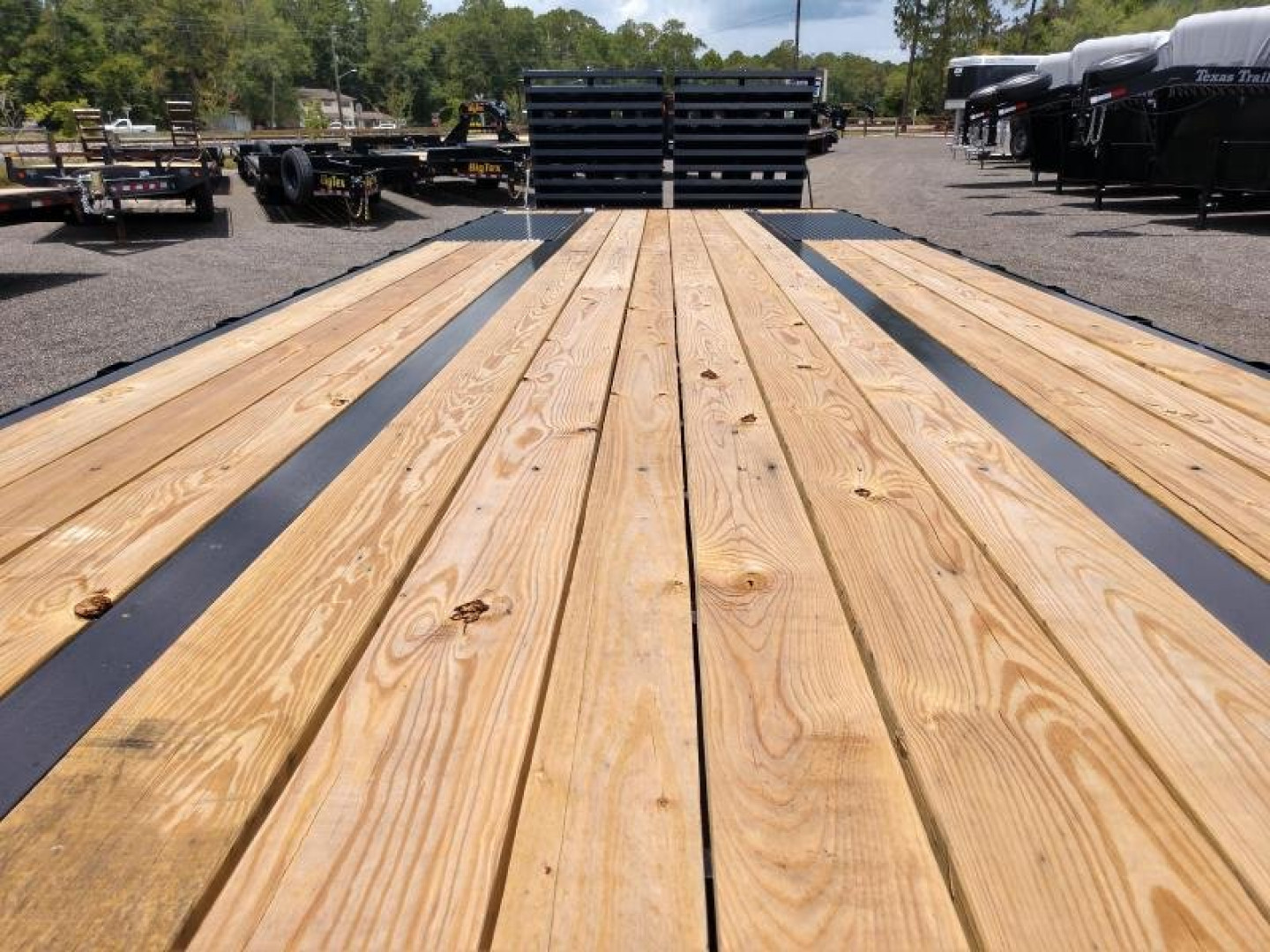 New 22GN-30D5A-MRBK BIG TEX 8.5' X 30' GOOSENECK DUAL TANDEM FLAT BED W/ MEGA RAMPS ; FREE SPARE TIRE